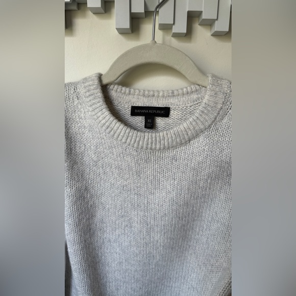 Heather Gray Sweater w/ Puff Sleeves from Banana Republic - Picture 5 of 7